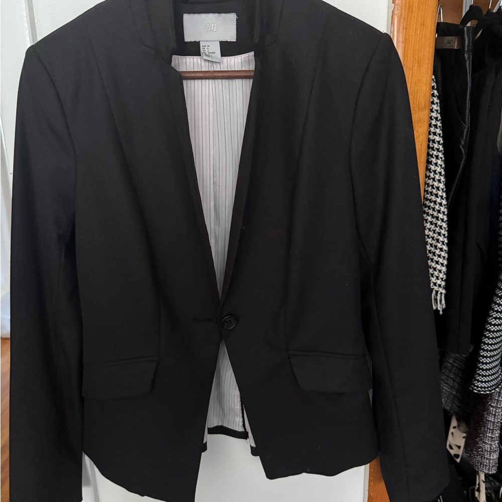 H&M Classic Black Blazer - Picture 2 of 2